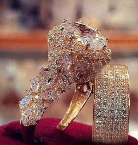 Fashionable Women's Diamond Inlaid Rings for Parties